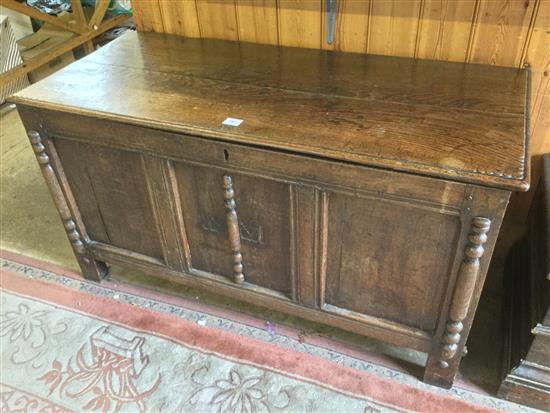 Late 17th century panelled oak coffer(-)